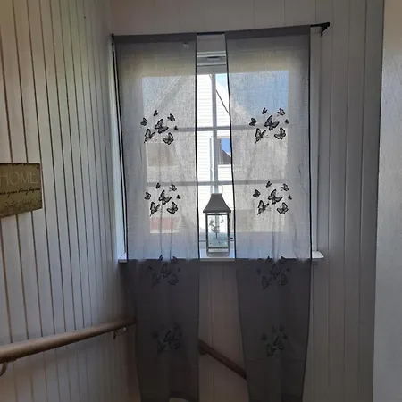 Andre Etasje, Hjemmekoselig Og Sentral Apartament *